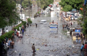 کراچی میں بارش کے پانی کی نکاسی میں رکاوٹ بننے والی عمارتیں گرانے کا حکم