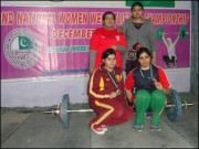 پاکستانی ویٹ لفٹرز تین مائیں