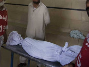 کراچی میں تیز رفتار ٹرک نے 3 بہن بھائیوں کو روند ڈالا