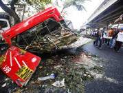 فلپائن6میٹر بلند ہائی وے سے بس وین پر گر گئی22افراد ہلاک