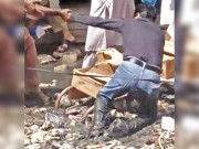 شہری سڑکوں پر کیچڑ اور گڑھوں میں گرنے لگے