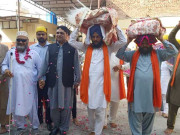 مسلمان خاندان نے سکھوں کی مقدس کتاب 100 سال بعد گوردوارہ صاحب کے حوالے کردی