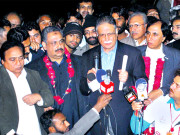 پی ایف یوجے کی کال پر صحافیوں کا پارلیمنٹ ہاؤس کے باہر دھرنا