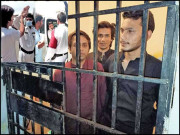 سیاہ اسٹیکر ہٹانے پر ٹریفک پولیس سے ہاتھا پائی کرنیوالے 3 گاڑی سوار گرفتار