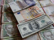 ایک ہفتے کے دوران ڈالر یورو اور پاؤنڈ کو تنزلی کا سامنا