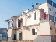 بفرزون نو تعمیر ٹیڑھی ہونیوالی عمارت مسمار فلیٹ خریدنے والے لٹ گئے