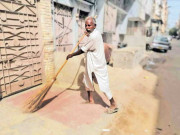 کچرا اورگندگی اٹھانے والے سینیٹری ورکرز سماجی رویوں سے نالاں