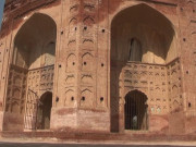 مغل سالار خان جہاں بہادر ظفر جنگ کوکلتاش کا عظیم الشان مقبرہ خستہ حالی کا شکار