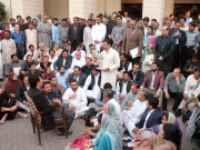 سندھ اسمبلی حکومت اور اپوزیشن کے بیک وقت 2اجلاس حکومتی اجلاس میں بلدیاتی ترمیمی آرڈیننس منظور