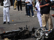کراچی میں موٹر سائیکل دھماکے میں 6 افراد زخمی