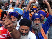 بھارت میں گوروگرنتھ صاحب کے سیکڑوں سروپ غائب کیےجانے کیخلاف سکھوں کا احتجاج