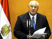 مصر فوجی حکمرانوں کی ڈولتی نیا کوسہاروں کی تلاش    