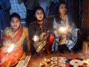 پاکستان میں ہندو برادری آج دیوالی  سکھ برادری بندی چھوڑ دواس منارہی ہے