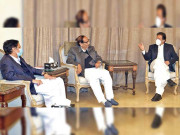 وزیراعظم کی چوہدری برادران سے ملاقات برف پگھل گئی گلے شکوے دور