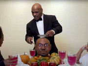 ٹائیسن نے کیک کی شکل میں رے جونز جونیئر کا کان کاٹ کر کھالیا