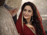 مادھوری ڈکشٹ کی فلم’’ڈیڑھ عشقیہ‘‘ کے پروموز جاری