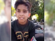 کراچی کی سڑکوں پر کتابیں فروخت کرنے والا 10 سالہ سُریلا بچہ