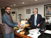 وزیراعظم کو دیا جانے والا یادگاری میڈل شہری نے پی سی بی کے حوالے کردیا