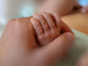 کے ایم سی گزری میٹرنٹی اسپتال بند خاتون نے رکشا میں بچے کو جنم دے دیا