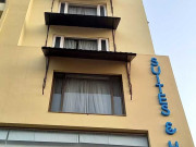 نائٹ پارٹی میں تصادم کے دوران 2 لڑکیاں چھت سے نیچے گرگئیں ایک ہلاک