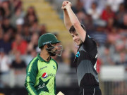 جیکب ڈفی شاداب خان کا حیران کن کیچ مکمل نہ کرسکے