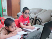 اسکولوں کی بندش اور آن لائن تعلیم کے دوران اساتذہ و والدین کو تلخ تجربات کا سامنا ایکسپریس سروے