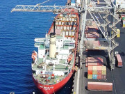 کراچی کی بندرگاہ پر امریکی سویابین کی آف لوڈنگ جاری