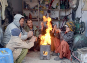 خیبر پختونخوا میں ریکارڈ توڑ سردی، معمولات زندگی شدید متاثر