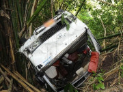 ڈی جی خان تیز رفتار مسافر وین کھائی میں جاگری 7 افراد جاں بحق