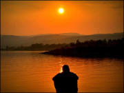 امید کا دیا اور دکھ کے سائے