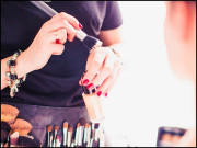 بیٹی کی شادی کے میک اپ کے پیسے واپس نہ کرنے پر باپ عدالت جا پہنچا