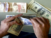 2013 روپے کی بے قدری میں آگے ڈالر 14 روپے مہنگا ہوا