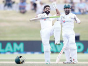 سنچری کا منفرد انداز میں جشن اظہر علی کے کہنے پر منایا فواد عالم