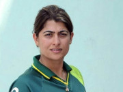 ثنا میر کا کمنٹری کے دوران کورونا ٹیسٹ پازیٹو آگیااسٹیڈیم میں خوف و ہراس