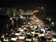 شہر کے مختلف علاقوں میں بدترین ٹریفک جام درجنوں گاڑیوں کا ایندھن ختم