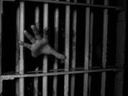 چار سال تک بھائی کے قید میں رہنے والی لڑکی باز یاب