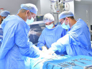 کراچی پیٹ سے جڑے دو کمسن بچوں کو کامیاب آپریشن سے علیحدہ کردیا گیا