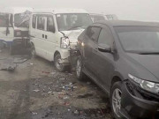 نواب شاہ میں دھند کے باعث متعدد گاڑیاں ٹکرا گئیں 3 افراد جاں بحق