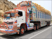 ڈیڑھ کروڑ روپے کی اسمگل شدہ اشیاء کراچی سے ملتان منتقلی کی کوشش ناکام