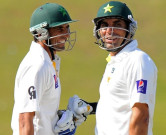 بولرز سر پٹختے رہ گئے دیوارِ مصباح و یونس نہ ہل سکی 