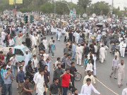 آن کیمپس امتحانات کے خلاف طلبہ کا احتجاج کراچی میں بھی شروع