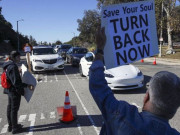 کورونا ویکسین آبادی کم کرنے کی سازش ہے ٹرمپ حامیوں نے سینٹر بند کرادیا