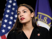 امریکی رکن پارلیمنٹ جنسی استحصال کا شکار ہونے کا ذکر کرتے ہوئے رو پڑیں