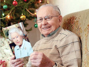 وہ تو اب بھی زندہ ہے 