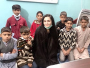 کم عمرسماجی کارکن جھگیوں میں مقیم بچوں کو پڑھانے میں کوشاں