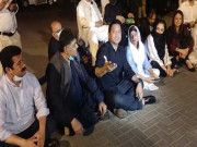 حلیم عادل شیخ کی حراست کے خلاف وزیر اعلیٰ ہاؤس کے باہر احتجاج