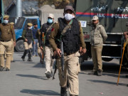 مقبوضہ کشمیر میں بھارتی پولیس پر حملے میں 3 اہلکار ہلاک متعدد زخمی