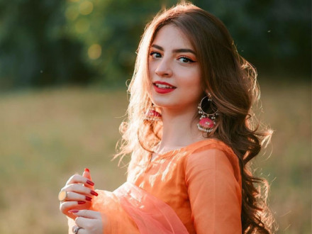 ٹائر پنکچر ہونے پر دنانیر مبین کا تنہا نہ رہنے کا فیصلہ؟ دلچسپ وجہ بتادی