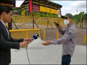 براہِ راست نشریات کے دوران ڈاکو نے صحافی کو لوٹ لیا