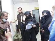 وزیراعظم کی اہلیہ بشری بی بی کا داتا دربار کے قریب پناہ گاہ کا دورہ